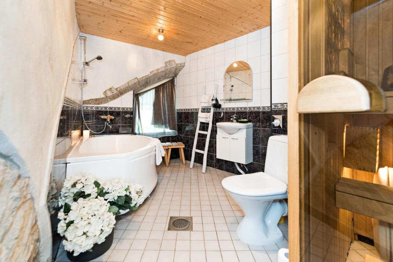 Historical Two-Bedroom Apartment With Sauna, Jacuzzi And Fireplace Talin Exterior foto